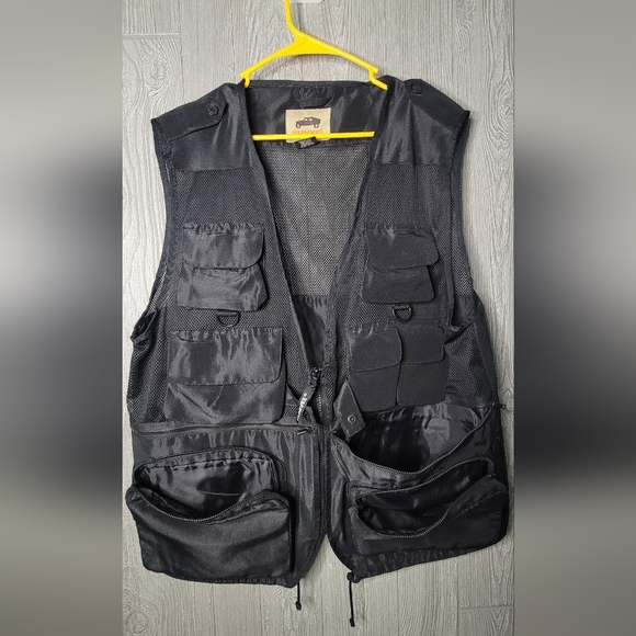 Black Outdoor Utility Vest - Picture 1 of 9
